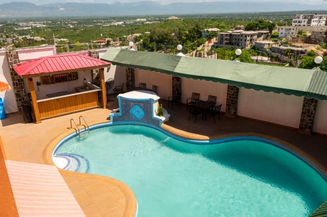 Vivy Hill'S Hotel ปอร์โตแปรงซ์ ภายนอก รูปภาพ