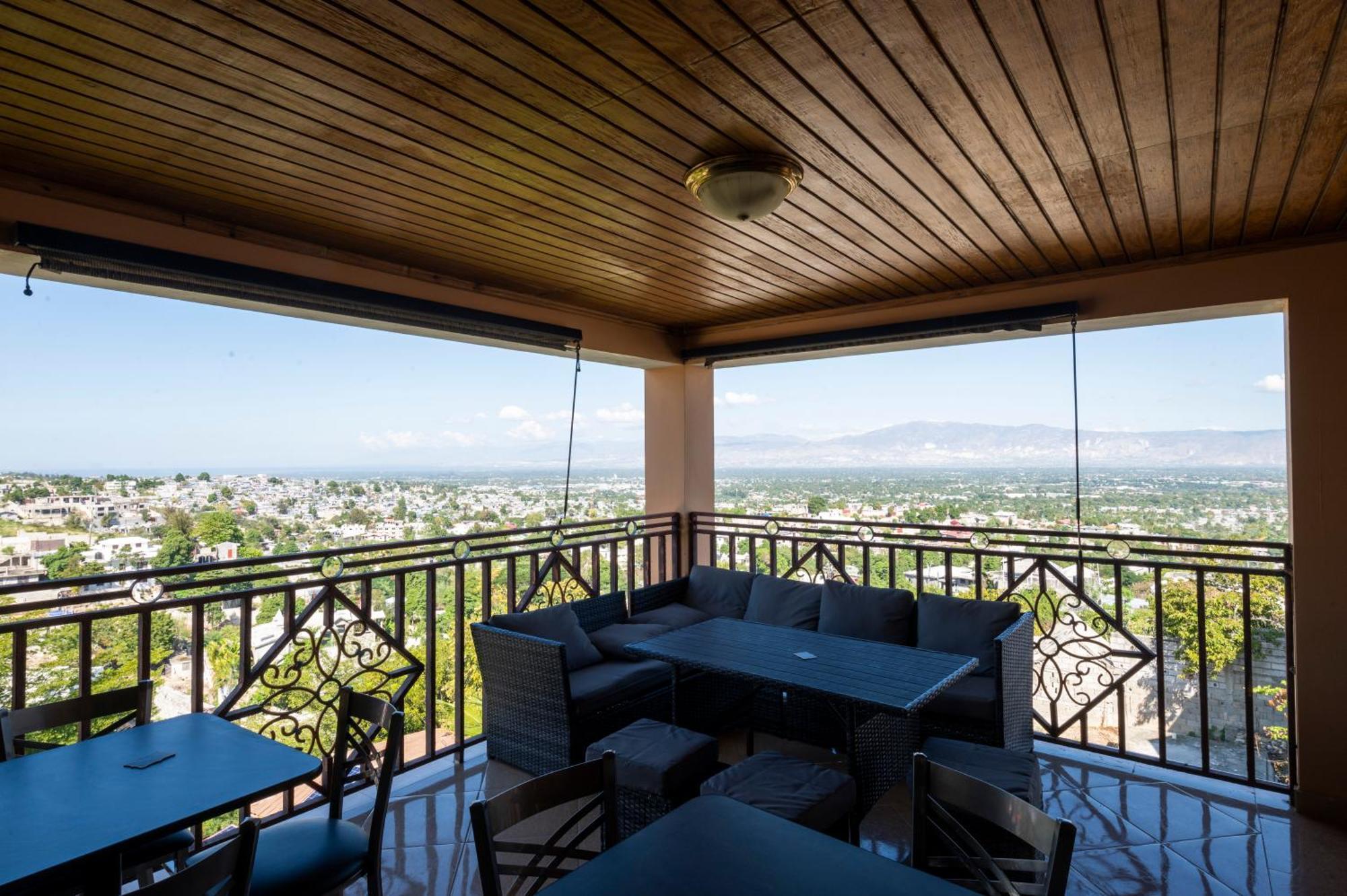 Vivy Hill'S Hotel ปอร์โตแปรงซ์ ภายนอก รูปภาพ
