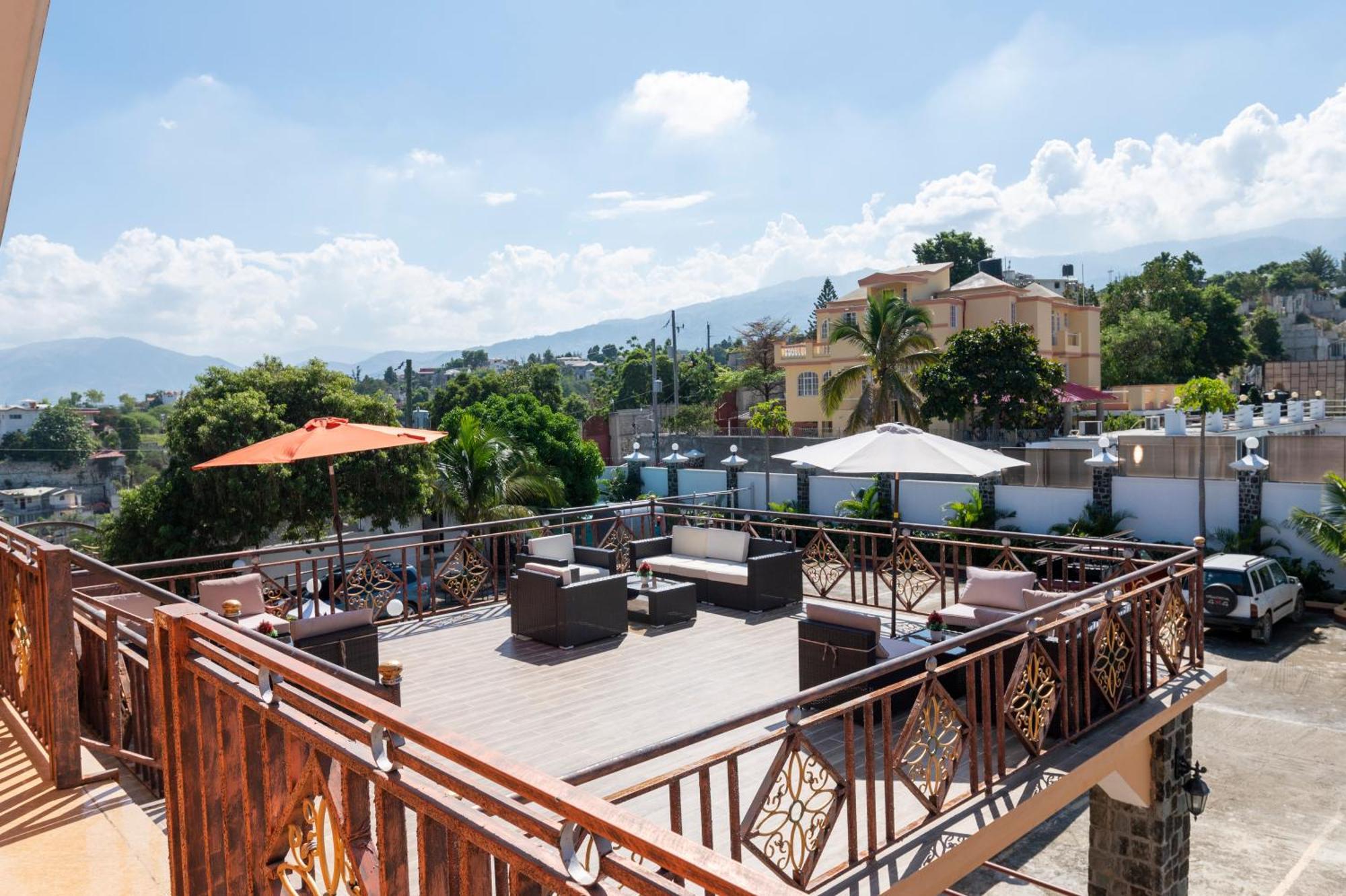 Vivy Hill'S Hotel ปอร์โตแปรงซ์ ภายนอก รูปภาพ
