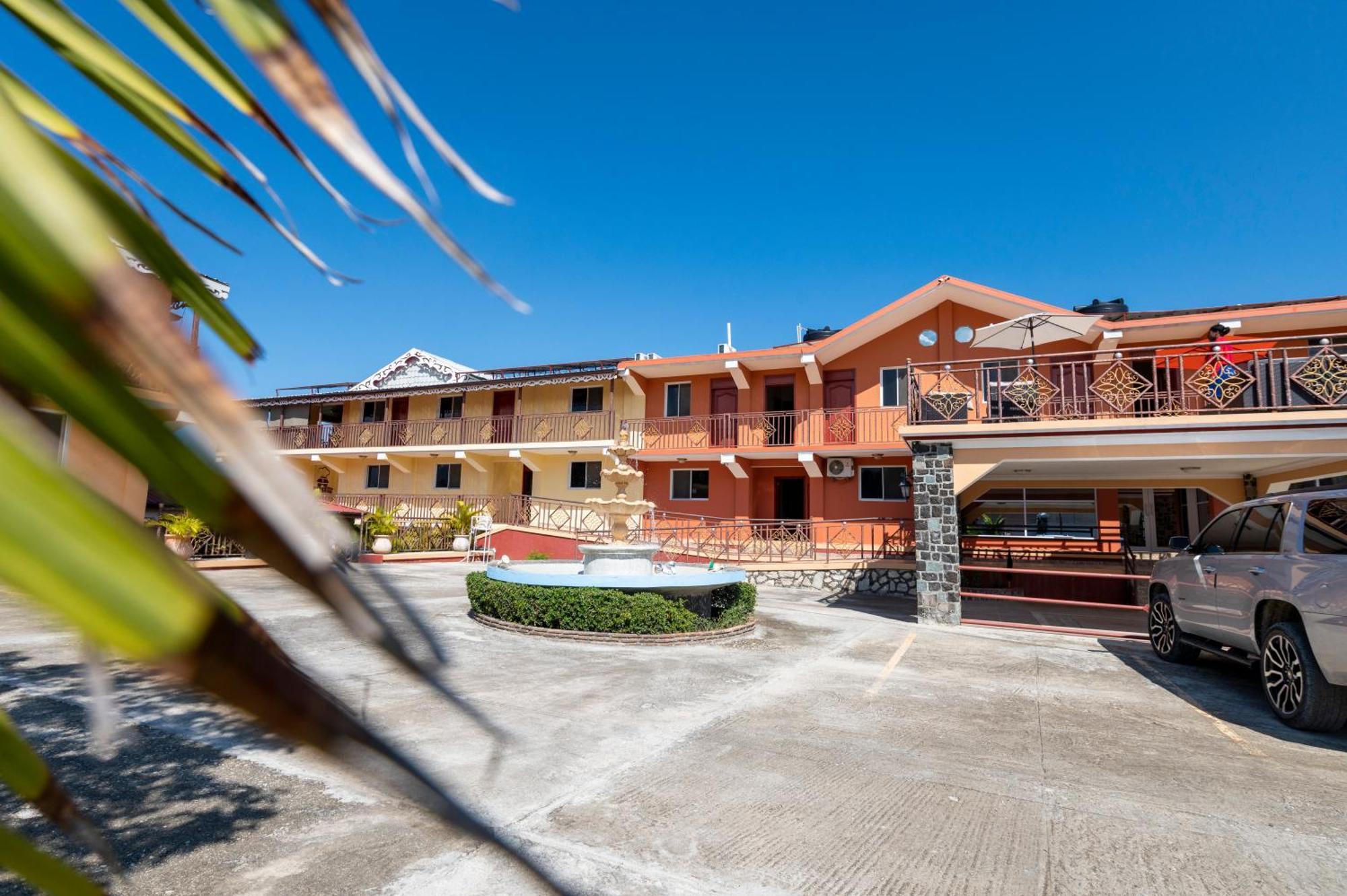 Vivy Hill'S Hotel ปอร์โตแปรงซ์ ภายนอก รูปภาพ